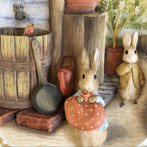 Amongst the Flowerpots 3D Peter Rabbit Musical Plate LNC - Picture 5 of 7